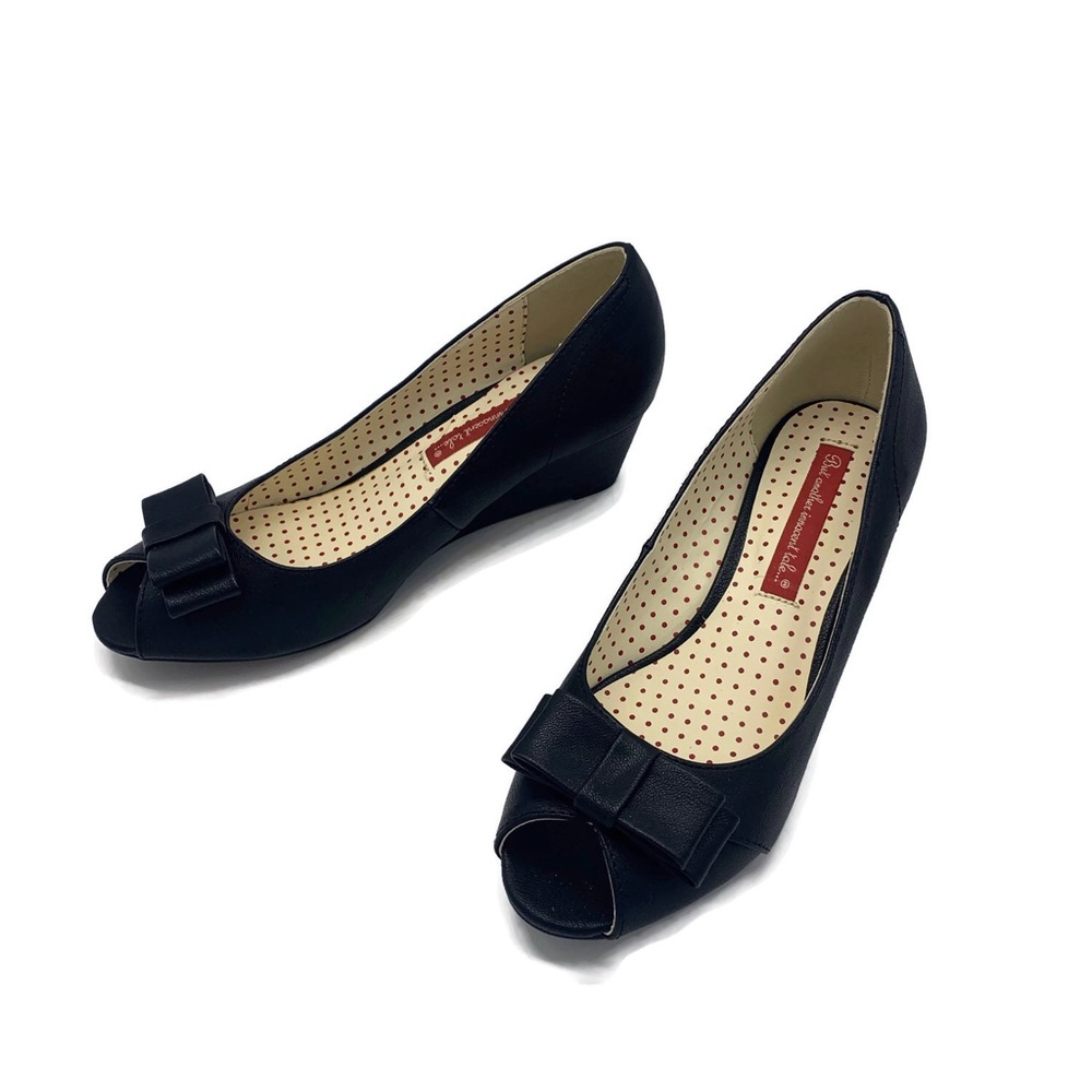 Black bow wedges